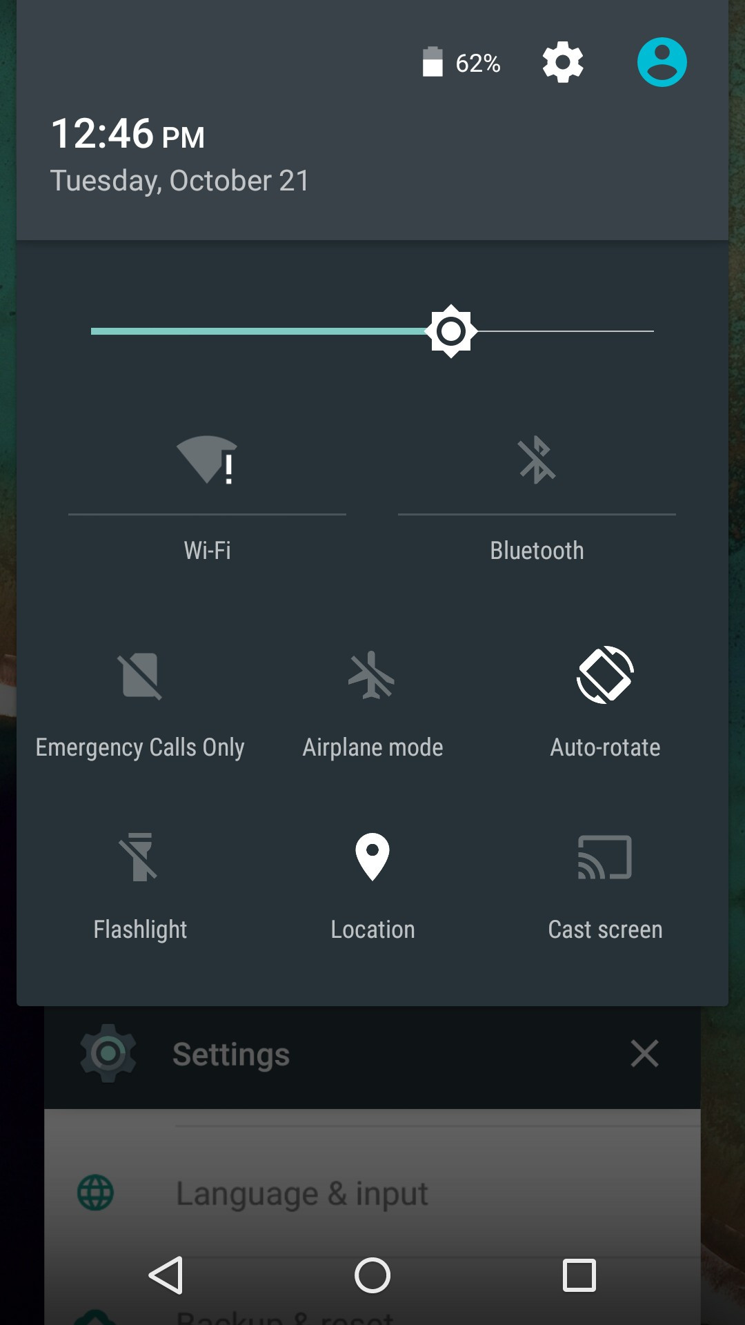 1413890171_new-toggles-in-the-pull-down-connectivity-menu-screen-cast-flashlight.jpg