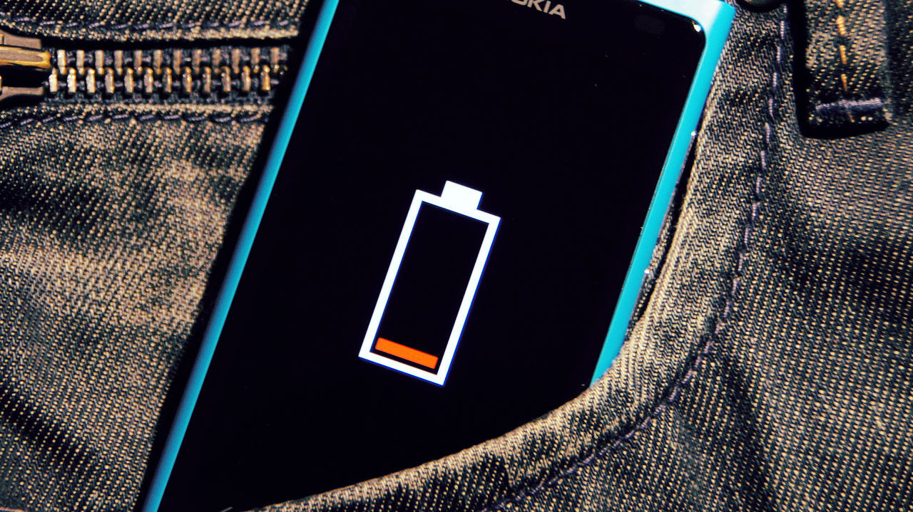 1414866735_3015315-poster-p-1-your-2015-smartphone-could-have-a-battery-charge-of-several-weeks.jpg